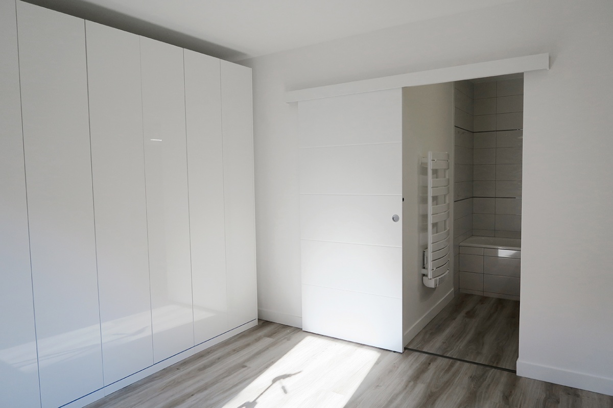 RNOVATION APPARTEMENT J. : Chambre et entre salle de bains