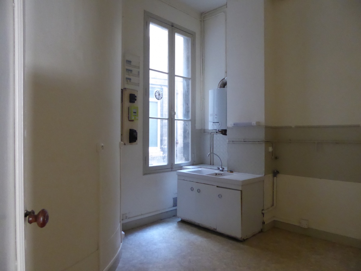 Un immeuble Haussmanien revisit 2024 : Etat des lieux - Appt type ct gauche R+1/R+2/R+3/R+4