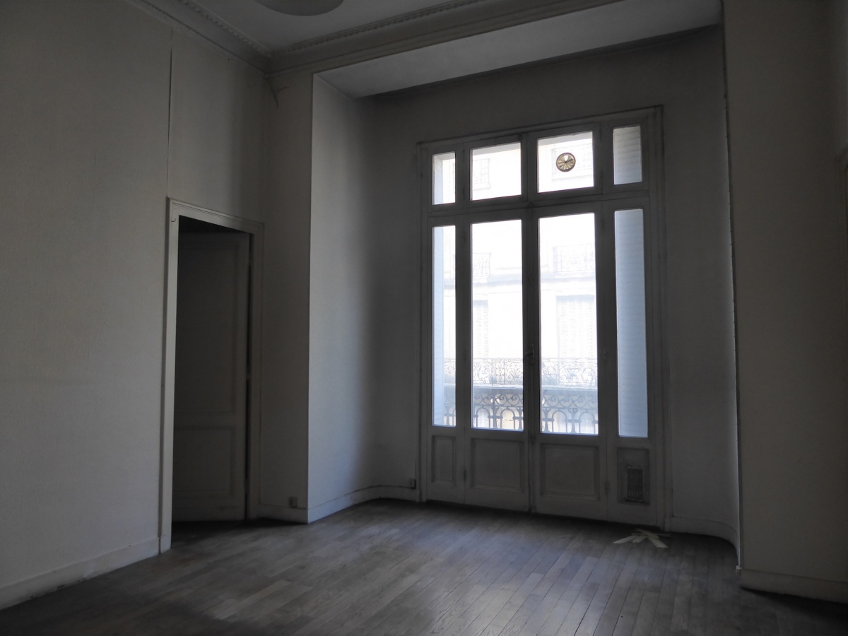 Un immeuble Haussmanien revisit 2024 : Etat des lieux - Appt type ct gauche R+1/R+2/R+3/R+4