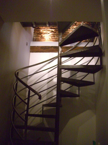 rhabilitation d'un appartement - transformation d'une cave : escalier bas