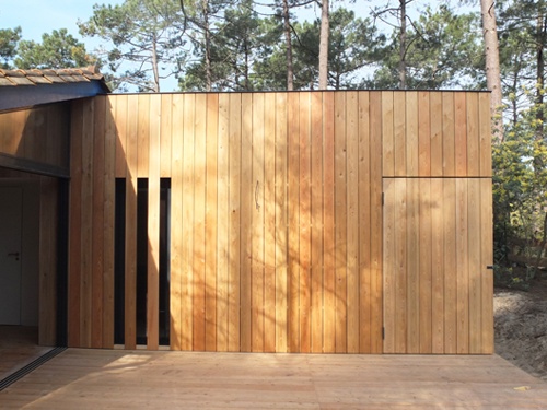 Extension et ramnagement intrieur d'une maison bois : 17. Vue faade est ferme