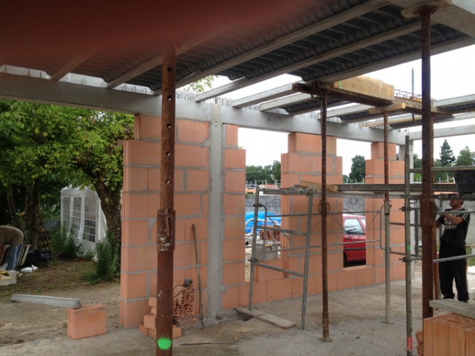 Rhabilitation totale, extension et surlvation d'une habitation existante MERIGNAC : Chantier en cours